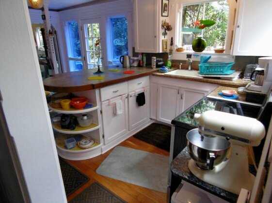 Upcountry Volcano Mountain Cottage - Photo4