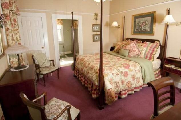 The Cotton Palace Bed and Breakfast - Photo2