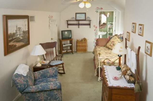 The Cotton Palace Bed and Breakfast - Photo4