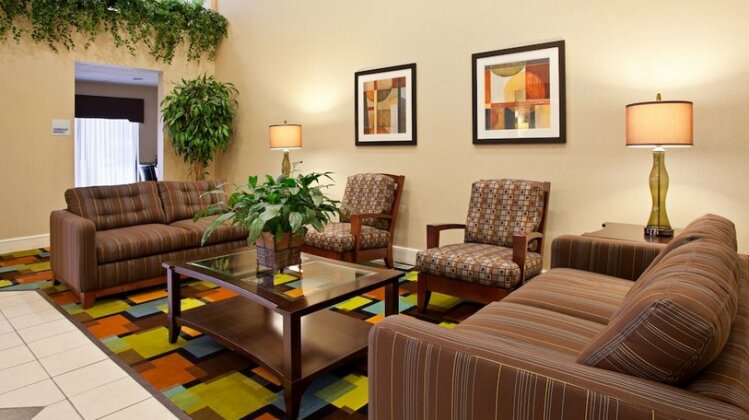 Holiday Inn Express Hotel & Suites Wadsworth - Photo2