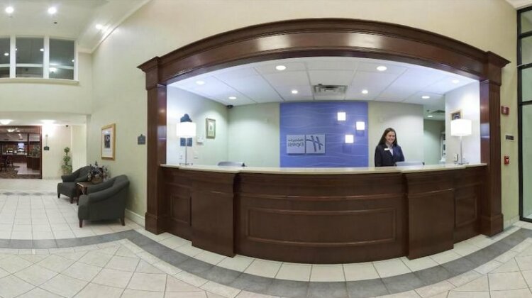 Holiday Inn Express Hotel & Suites Wadsworth - Photo3