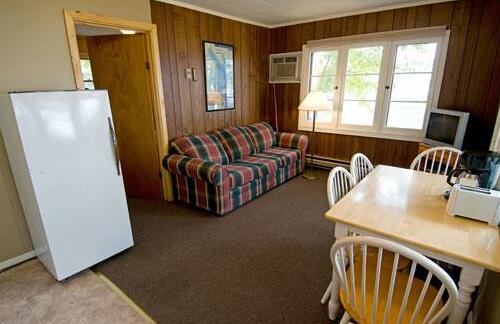 Trappers Landing Lodge - Photo5