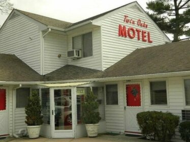 Twin Oaks Motel