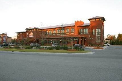 Holiday Inn Express & Suites Wallace-Hwy 41