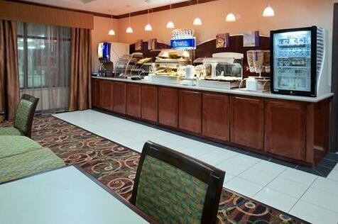 Holiday Inn Express Hotel & Suites Waller - Photo4