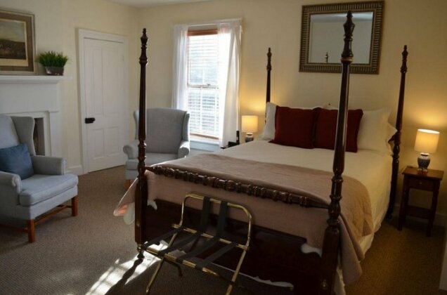 The Inn at Gristmill Square - Photo2