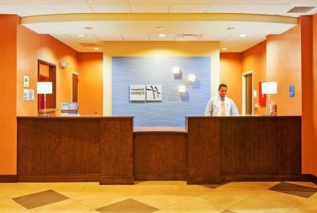 Holiday Inn Express & Suites Warner Robins North West - Photo3