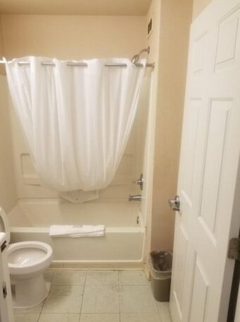 Intown Suites Extended Stay Warner Robins - Photo4