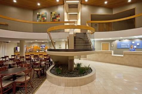 Holiday Inn Express Detroit-Warren General Motors Technology Center - Photo3