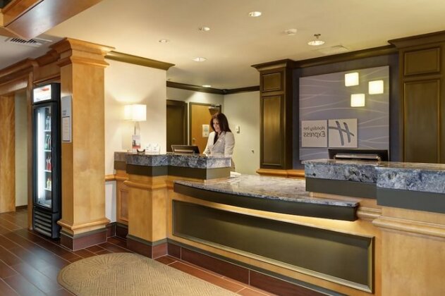 Holiday Inn Express & Suites Warwick-Providence Airport - Photo3