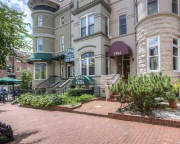 Five Beds & Patio in Center of DC