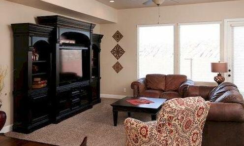 Coral Ridge by Red Rock Vacation Rentals - Photo4