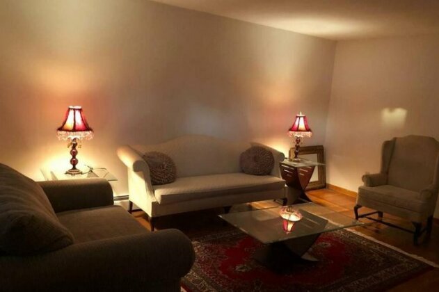 Furnished Apartment in Quiet Neighborhood - Photo2
