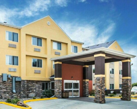 Comfort Inn & Suites Waterloo - Cedar Falls - Photo2