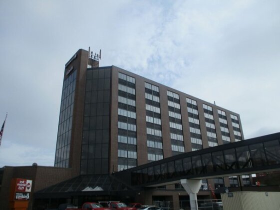 Ramada by Wyndham Waterloo Hotel and Convention Center - Photo3