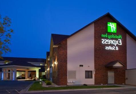 Holiday Inn Express & Suites Watertown - Photo2