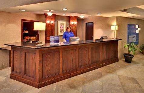 Holiday Inn Express & Suites Watertown - Photo3