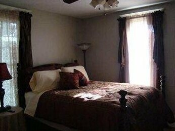 Vintage Charm Bed and Breakfast Hotel - Photo4