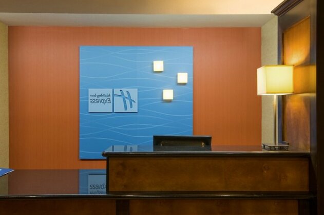 Holiday Inn Express Hotel & Suites Wauseon - Photo3
