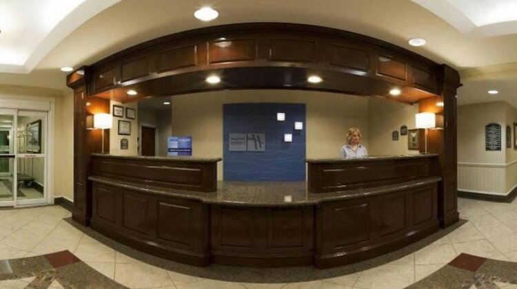 Holiday Inn Express Hotel & Suites Waxahachie - Photo4