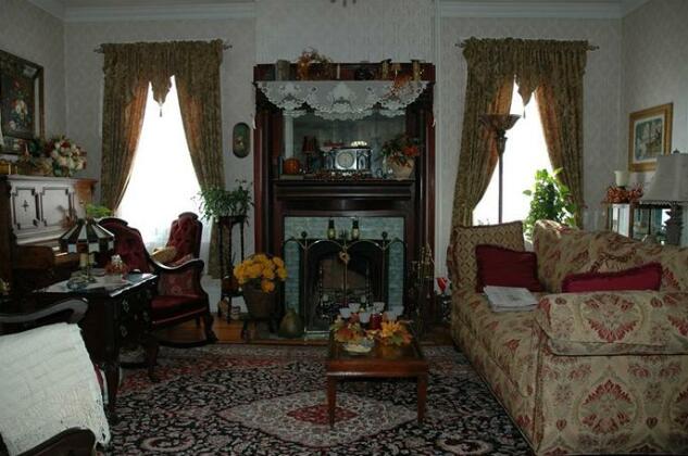 Belle Hearth Bed and Breakfast - Photo2