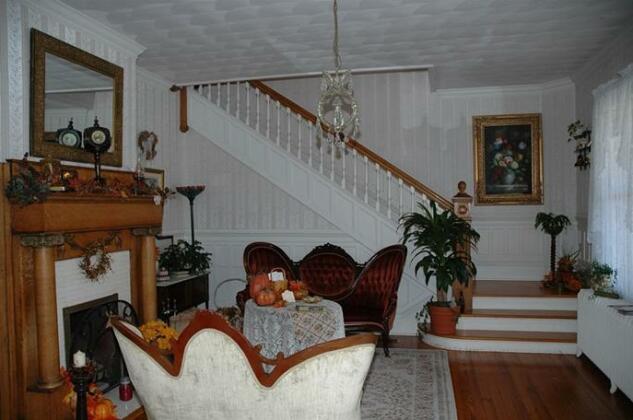 Belle Hearth Bed and Breakfast - Photo3