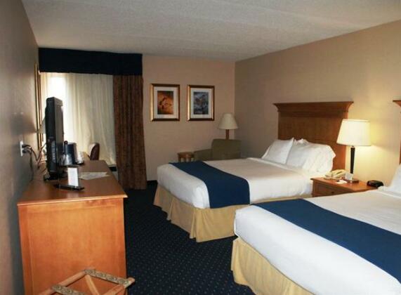 Holiday Inn Express Hotel & Suites Waynesboro-Route 340 - Photo5