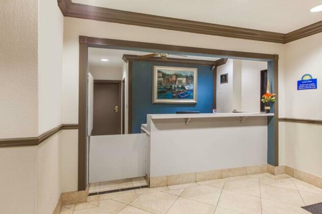 Days Inn & Suites by Wyndham Webster NASA-ClearLake-Houston - Photo4