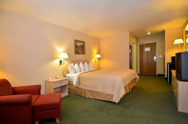 Quality Inn & Suites Weed - Mount Shasta - Photo5