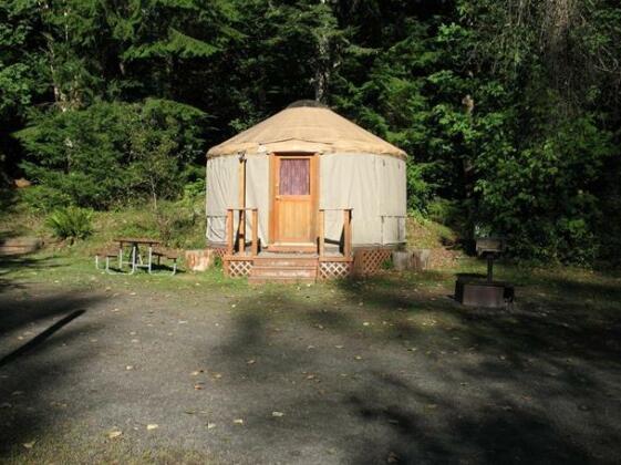 Mount Hood Village Premium Yurt 2 - Photo5