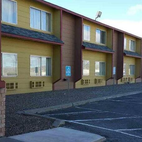 Rest Inn Suites Motel Wells - Photo4