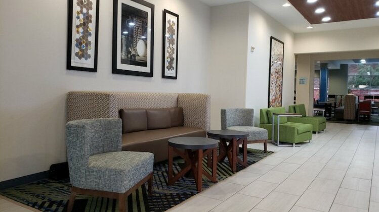 Holiday Inn Express Hotel and Suites Weslaco - Photo3