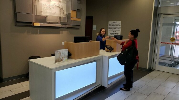 Holiday Inn Express Hotel and Suites Weslaco - Photo4