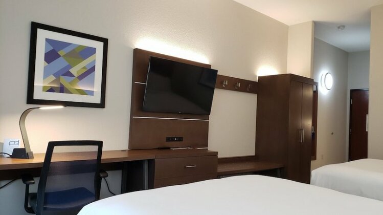 Holiday Inn Express Hotel and Suites Weslaco - Photo5