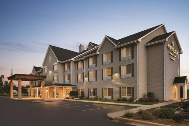 Country Inn & Suites by Radisson West Bend WI