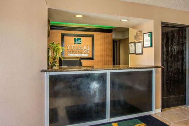 Quality Inn & Suites West Bend - Photo5