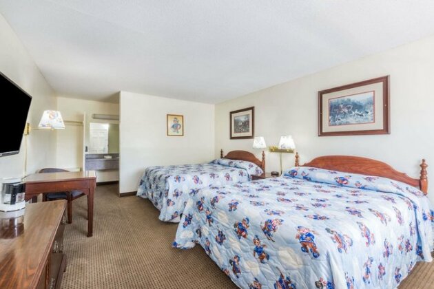 Travelodge by Wyndham Cape Cod Area - Photo3
