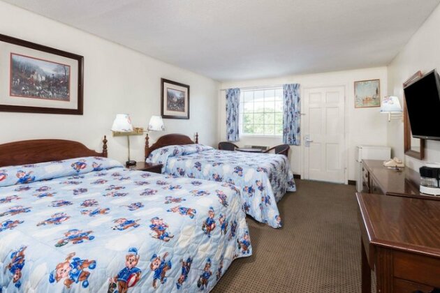 Travelodge by Wyndham Cape Cod Area - Photo4