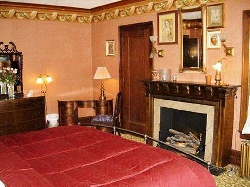 The Mansion Bed & Breakfast West Dundee - Photo2