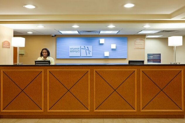 Holiday Inn Express & Suites West Long Branch - Eatontown - Photo3
