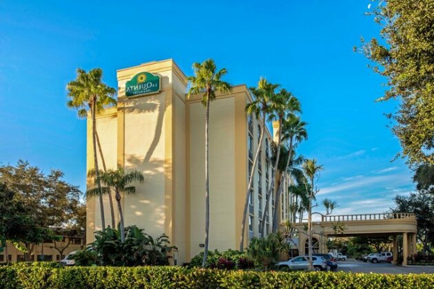 La Quinta Inn & Suites West Palm Beach Airport - Photo2