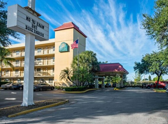 La Quinta Inn West Palm Beach - Florida Turnpike - Photo5