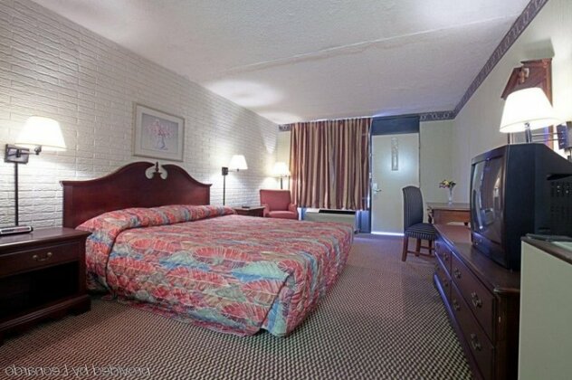 Red Roof Inn - West Point - Photo5