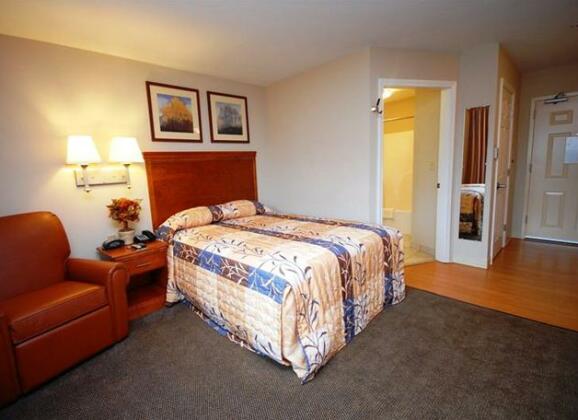 Candlewood Suites-West Springfield - Photo4