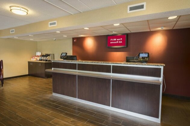 Red Roof Inn PLUS+ West Springfield - Photo3