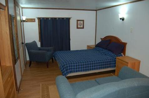 Yellowstone Self Catering Lodging - Adults Only - Photo4