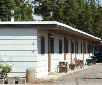 Yellowstone Self Catering Lodging - Adults Only