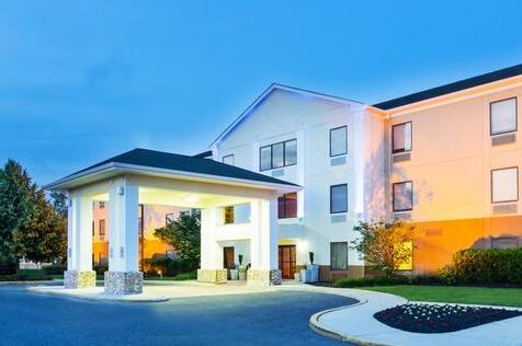 Holiday Inn Express & Suites Burlington - Mount Holly - Photo2