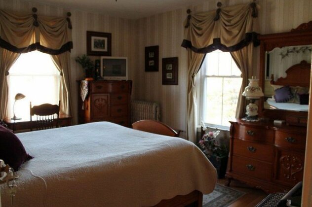 The Sleigh Maker Inn Bed and Breakfast - Photo2