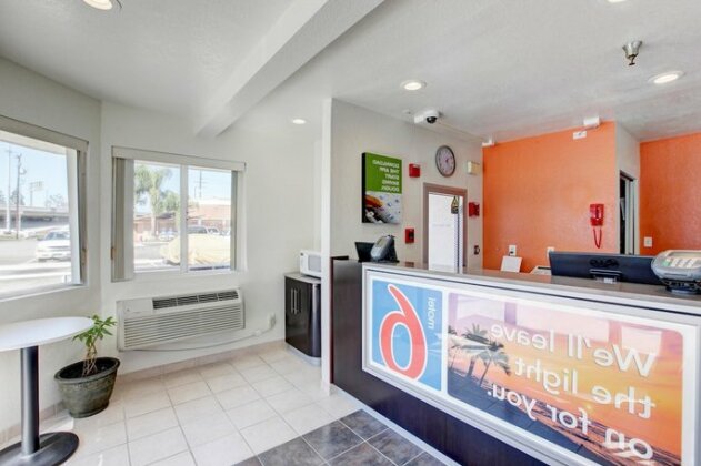Motel 6 Westminster North - Photo4